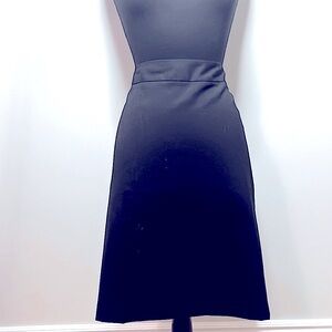 Nwot black skirt banana republic size 4 slit at bottom and zipper back mint cond